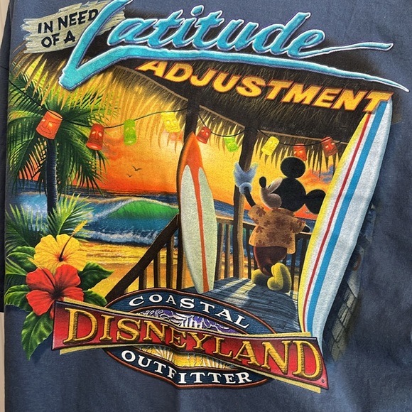 Disney 2X Men’s Disney Tee.  Never worn.   Jean blue color.  Great graphics. - Picture 3 of 5